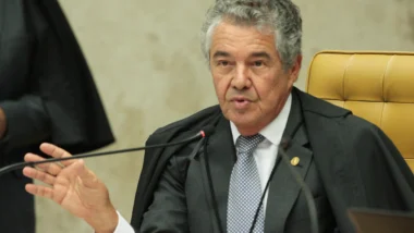 Ministro aposentado defendeu sessão decreta para "lavar roupa suja" e criticou "promiscuidade".