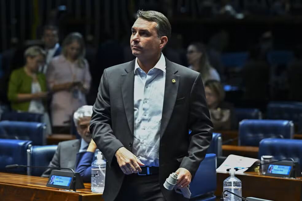 Flávio sobe à tribuna do Senado e cobra impeachment de Moraes imediatamente