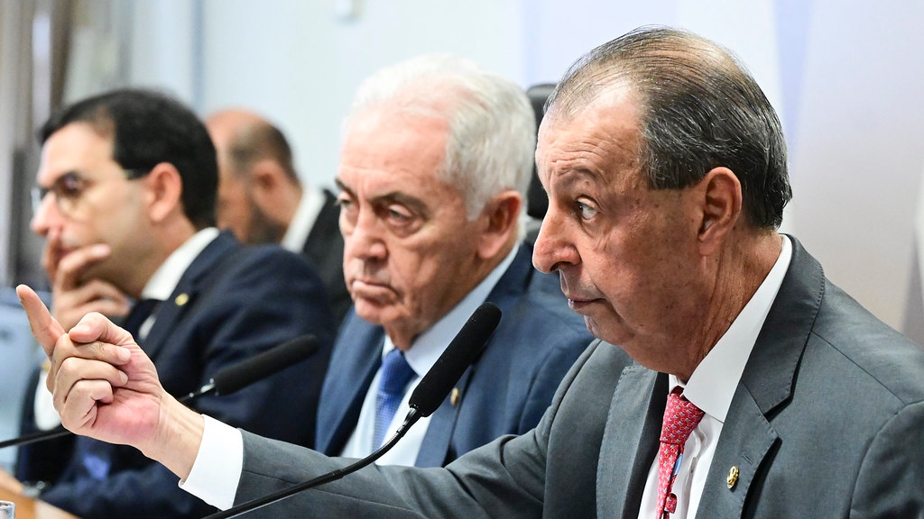 Oposição trava votação do fim da escala 6×1 no Senado e sessão é suspensa