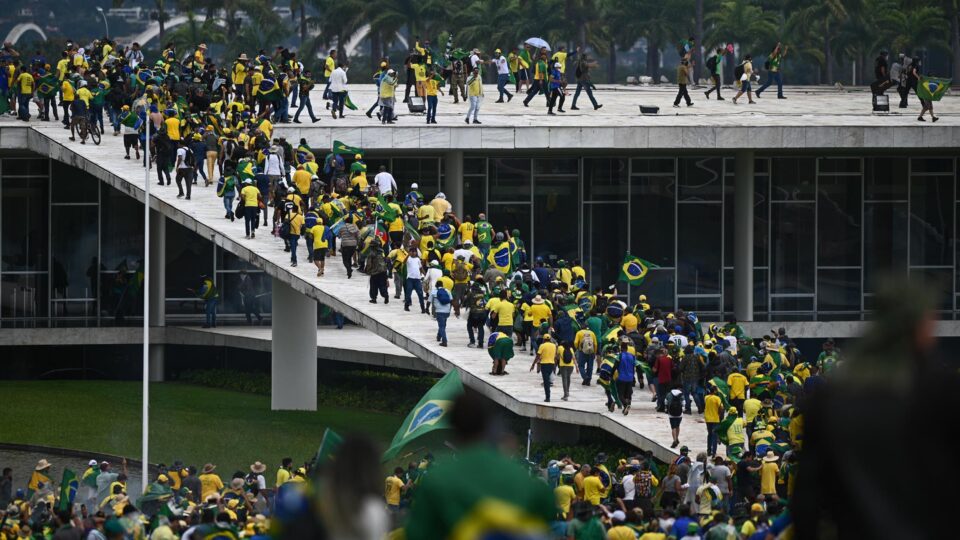 Oposição tenta anular condenação de Bolsonaro com base em desgaste de Moraes