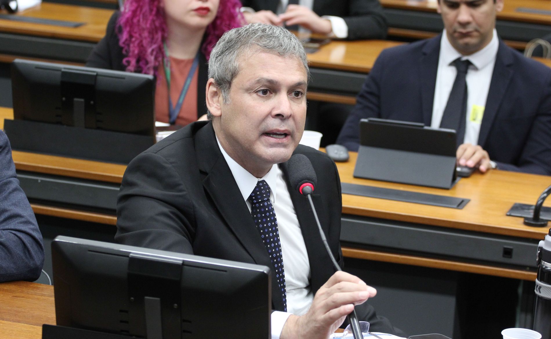 Governistas pedem a Fachin fim do sigilo de caso Dark Horse e criticam Mendonça