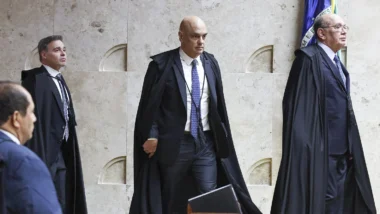 André Mendonça, Alexandre de Moraes e Gilmar Mendes no plenário do STF, nesta quarta (2)
