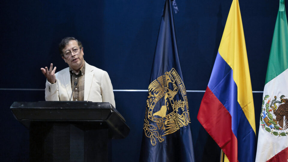 Petro diz, sem provas, que algoritmos dos EUA podem interferir nas eleições no Brasil