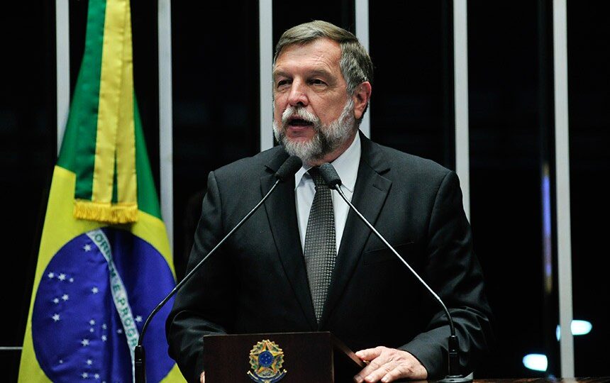 Senador da base de Lula assina pedido de impeachment contra Alexandre de Moraes