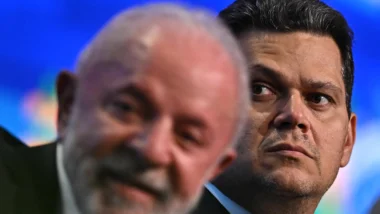 Presidente do Senado deixou PEC de lado às vésperas do esvaziamento do Congresso para as campanhas.