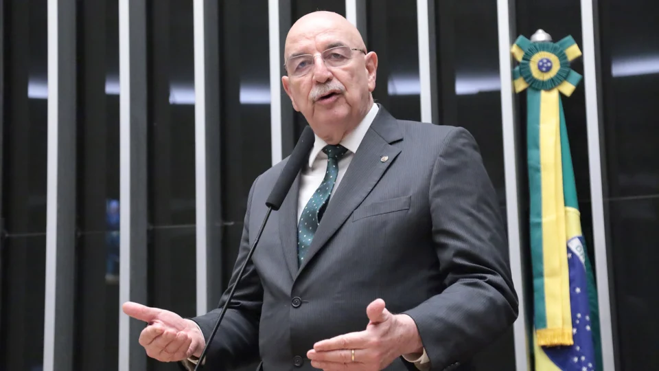 Osmar Terra defende investigação sobre as intermediações para venda de canabidiol ao governo envolvendo pessoas próximas a Lulinha.