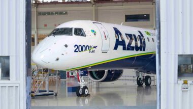 E-Jet da Embraer recebido pela Azul