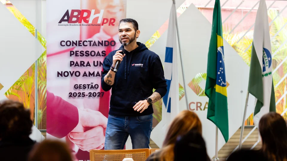 Pesquisa global da isEazy com mais de 300 profissionais de RH em 32 países, revela que 90 % dos entrevistados afirmam não dominar a IA, embora a maioria já utilize a tecnologia no trabalho