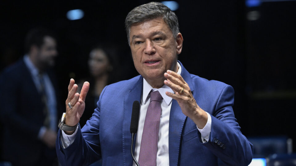 Viana pede afastamento de Alcolumbre por não pautar impeachment de Moraes