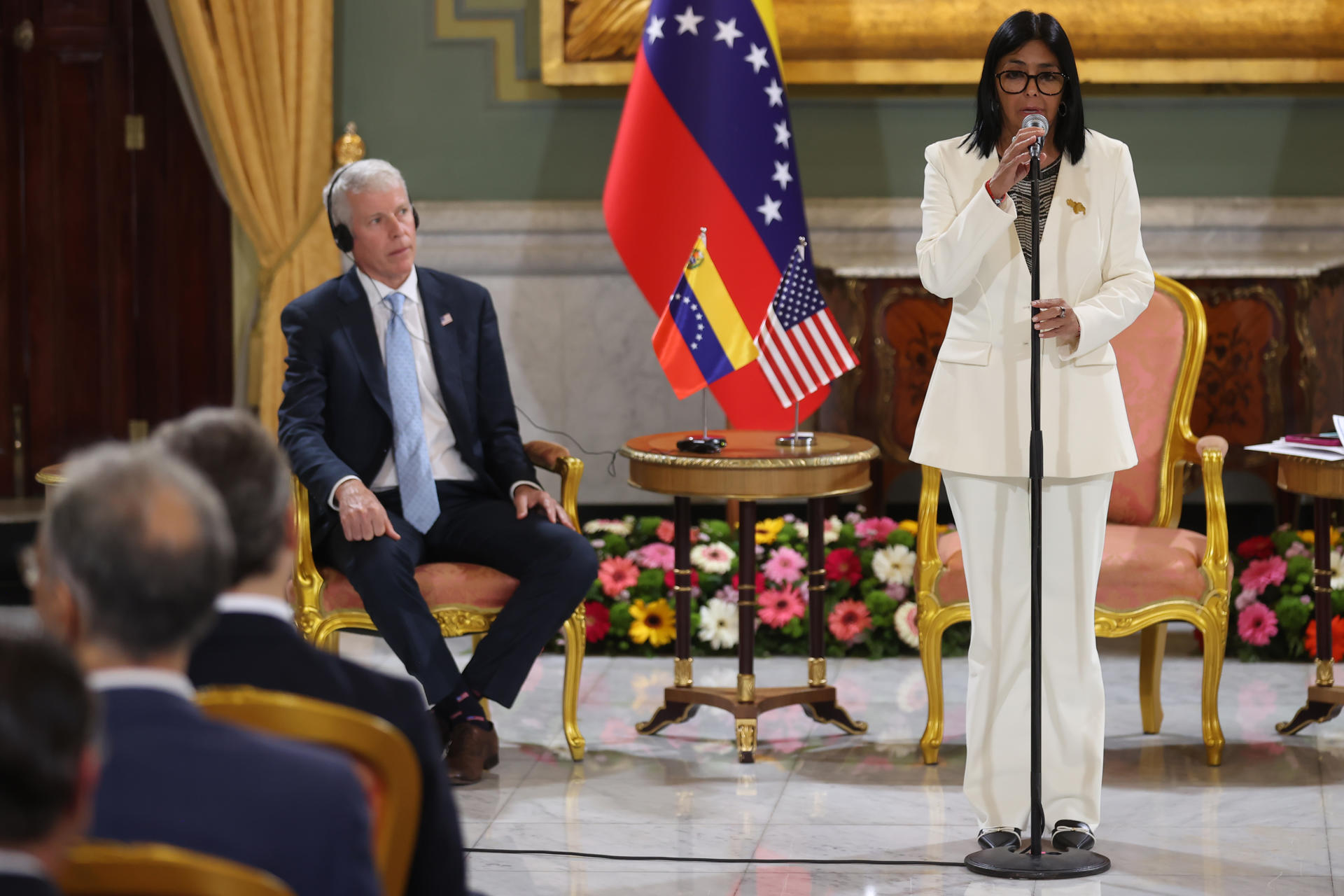 Por que a oposição da Venezuela está criticando o acordo de petróleo entre Trump e o chavismo