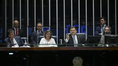 Senado aprova MP do fim da taxa das blusinhas