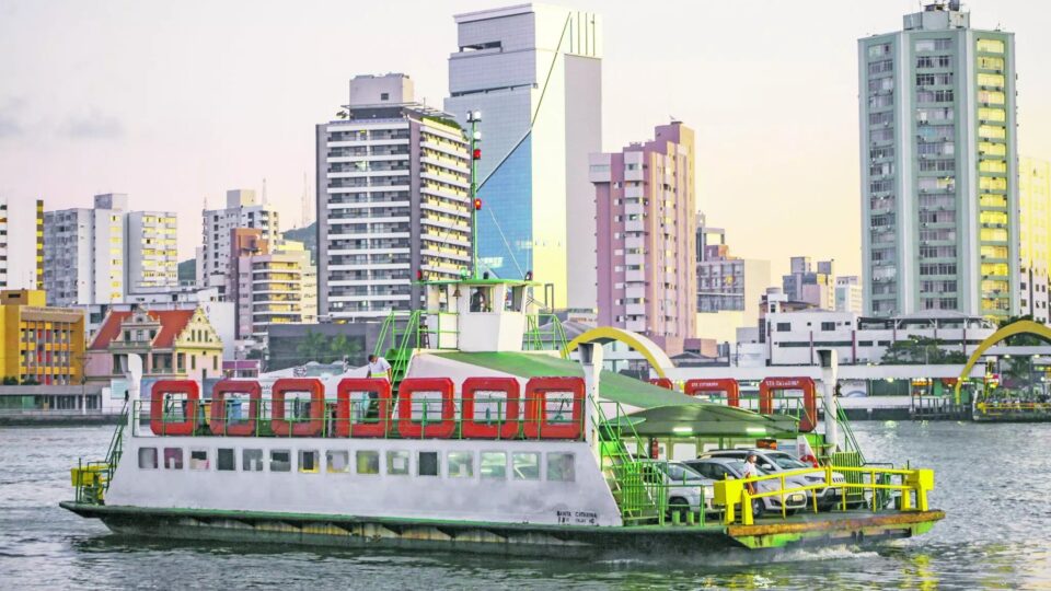 Ferry-boat entre Itajaí e Navegantes terá subsídio de SC para manter passe livre