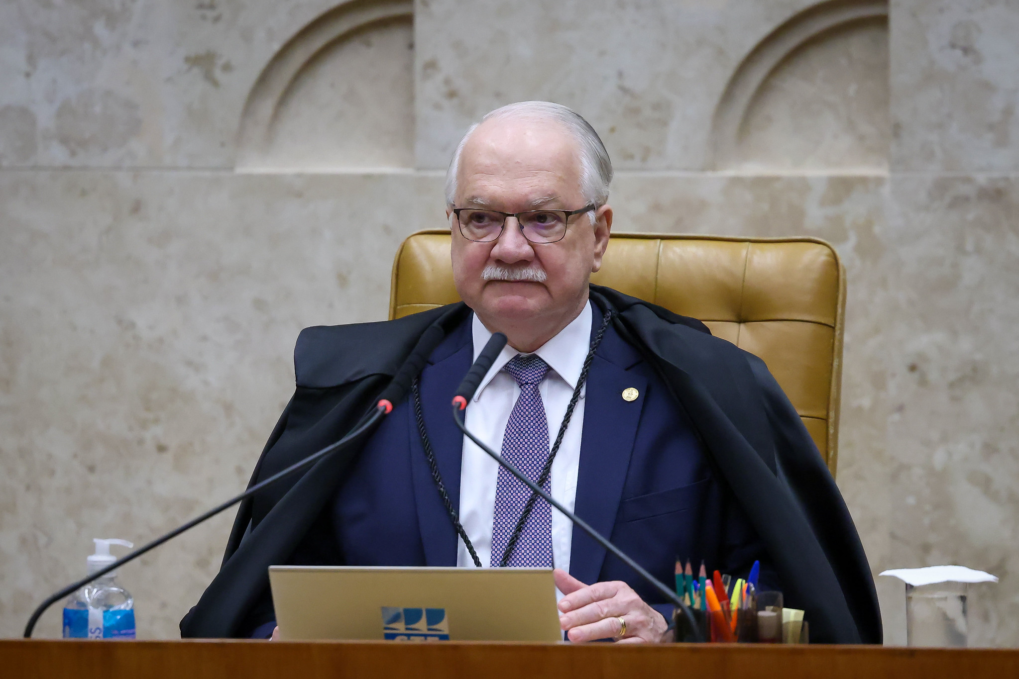 Fachin dá cinco dias para conter crise que opõe transparência e devido processo