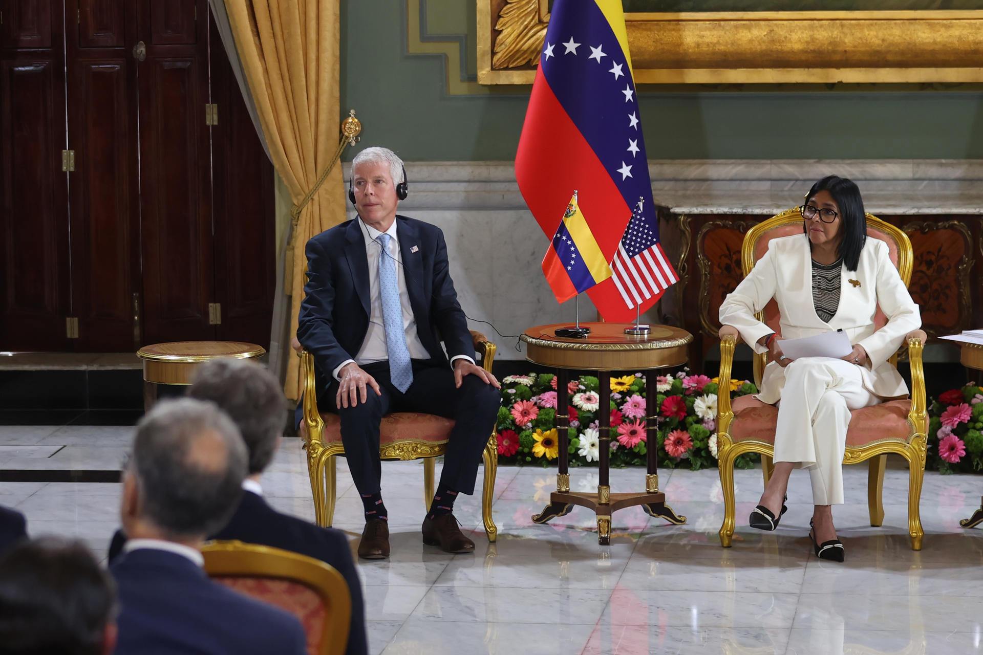 Oposição venezuelana contesta termos de acordo petrolífero de Trump