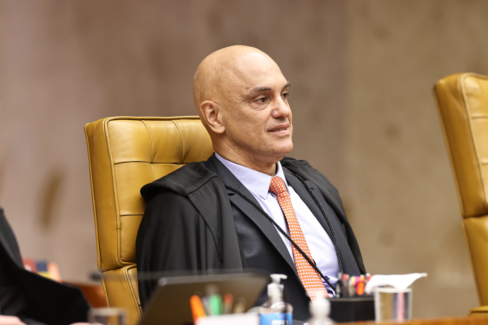 Moraes usou relatório da PF “sem valor probatório” para pedir investigação contra Mendonça