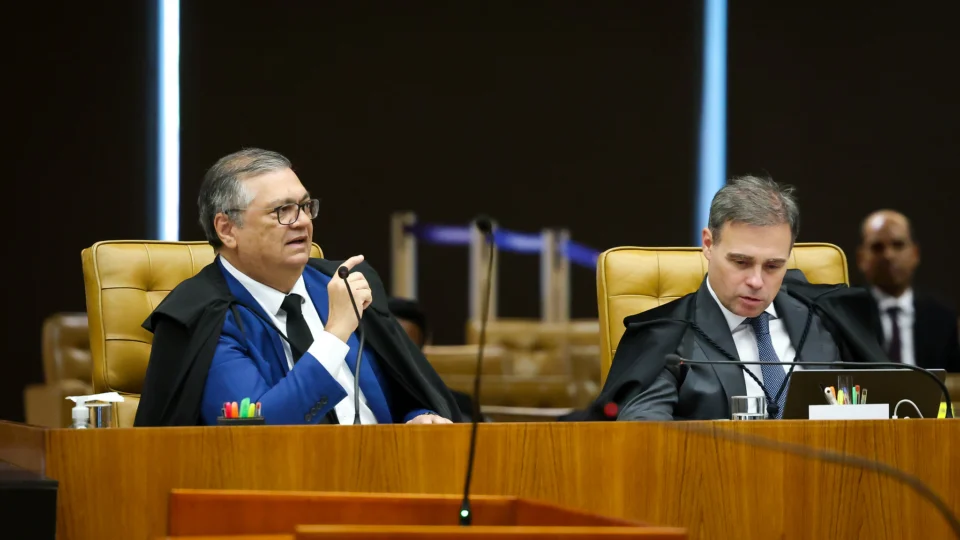 Ministro cita Bíblia e filósofos gregos para defender cautela nas apurações e "lealdade institucional".