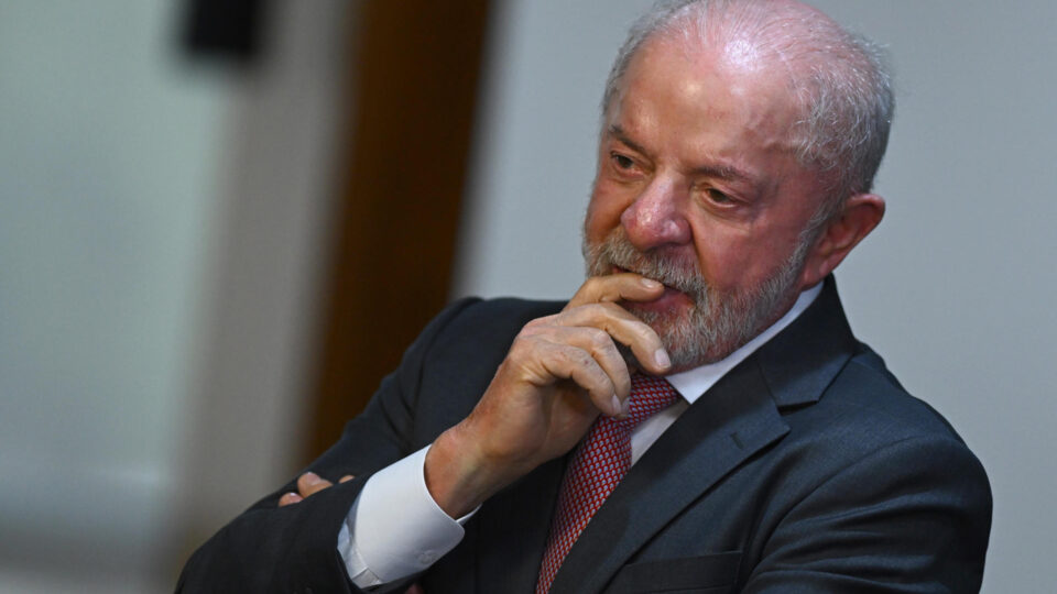 Governo muda critério e alega ter zerado a fila do INSS a um mês das eleições