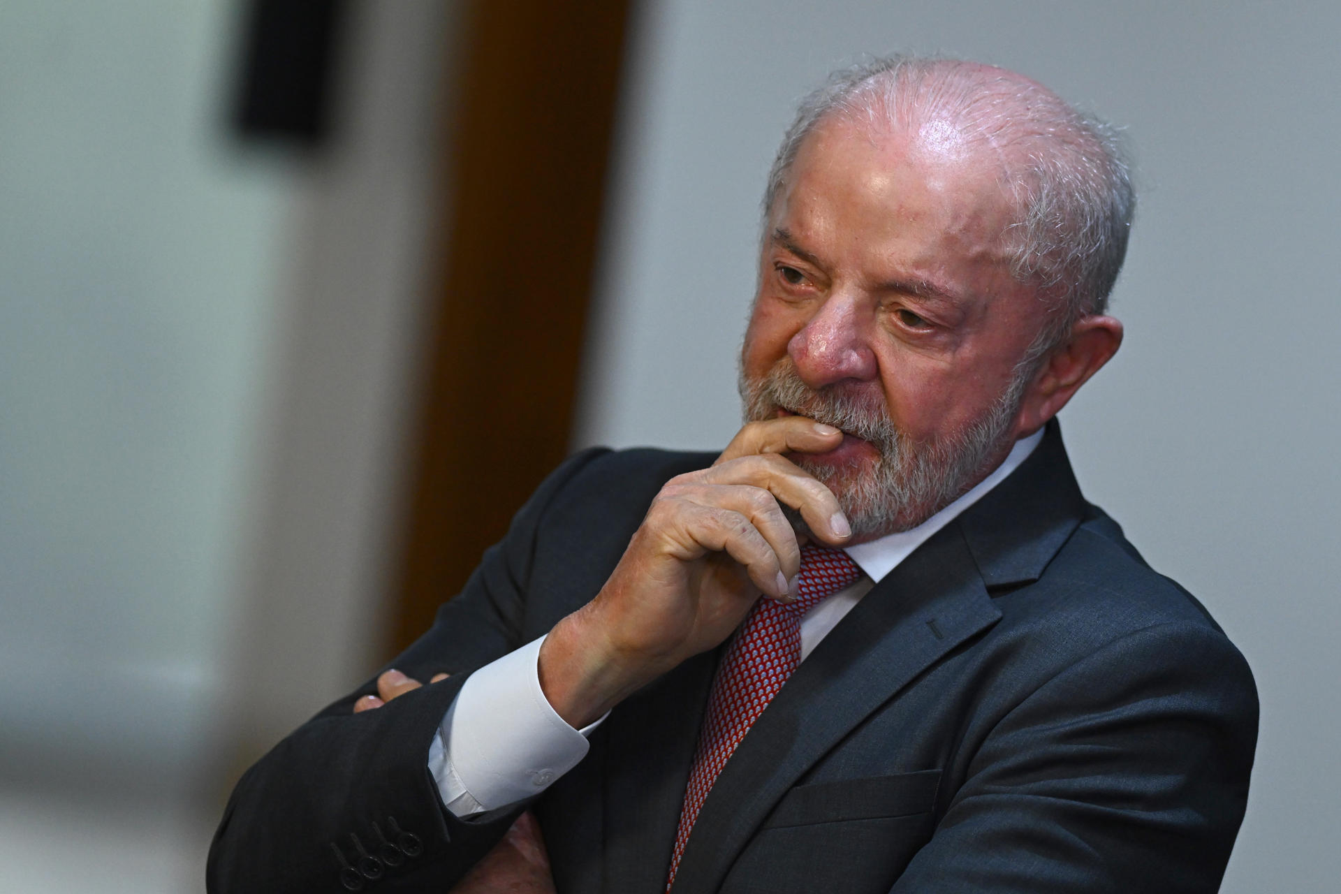 Governo muda critério e alega ter zerado a fila do INSS a um mês das eleições