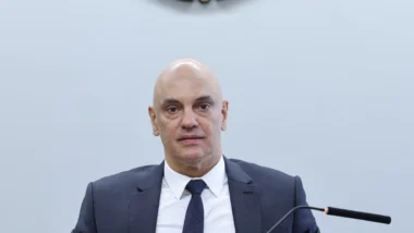Zé Trovão protocolou pedido para que Fachin preserve provas e analise possível suspeição do ministro.