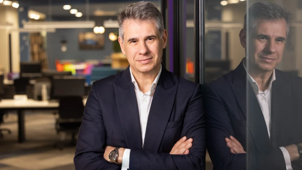 Ciro Possobom, presidente e CEO da Volkswagen do Brasil, defende maior produção local diante do avanço dos veículos importados.