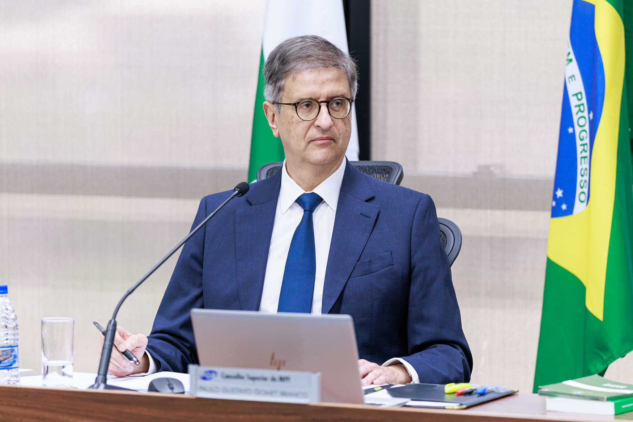 Gonet vira alvo de procedimento em conselho que ele mesmo preside; irmão de Dino é o vice-presidente
