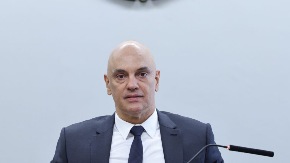 Oposição questiona imparcialidade de Moraes e pede revisão de condenações no STF