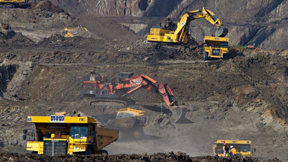 Governo amplia controle sobre setor de mineração com nova política de terras raras