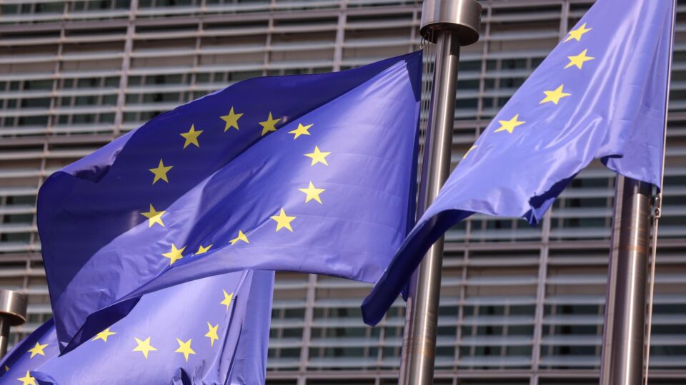 Cinco países da Europa avançam com plano para enviar imigrantes para fora da UE