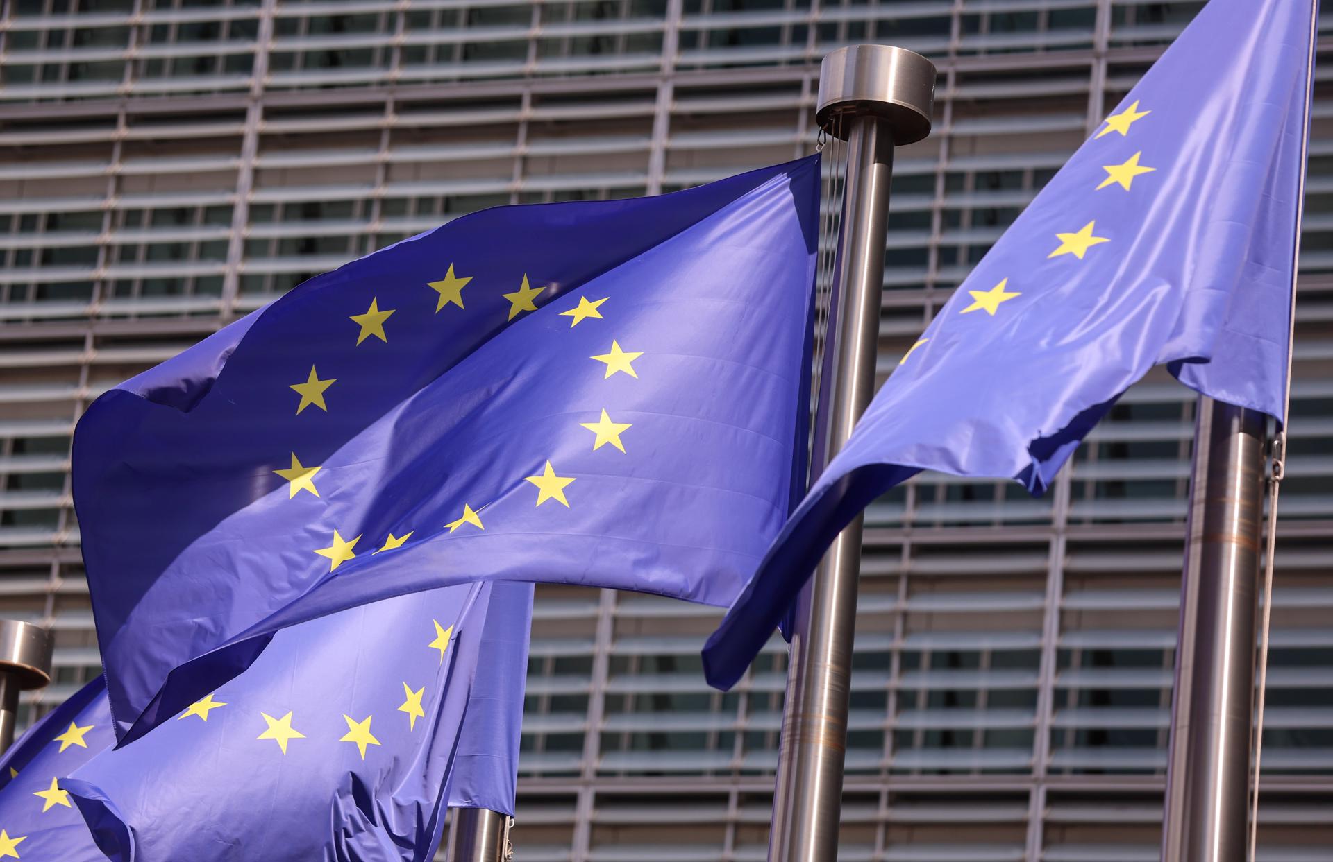 Cinco países da Europa avançam com plano para enviar imigrantes para fora da UE