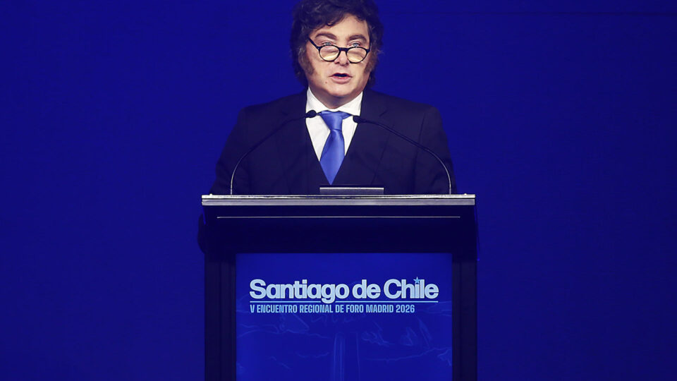 Milei publica decreto para aplicar sanções contra empresas ligadas à exploração de petróleo nas Malvinas