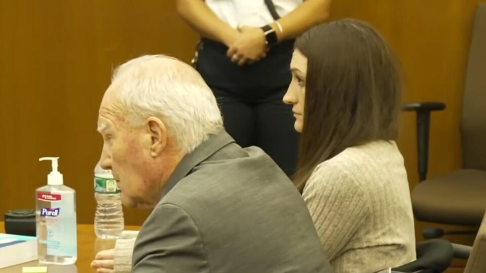 Juiz anula julgamento de mãe que matou os filhos nos EUA