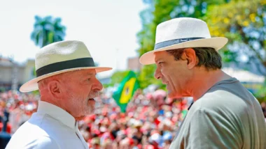 Lula ignora a crise envolvendo Moraes e o STF durante ato de campanha com Haddad no interior de São Paulo.