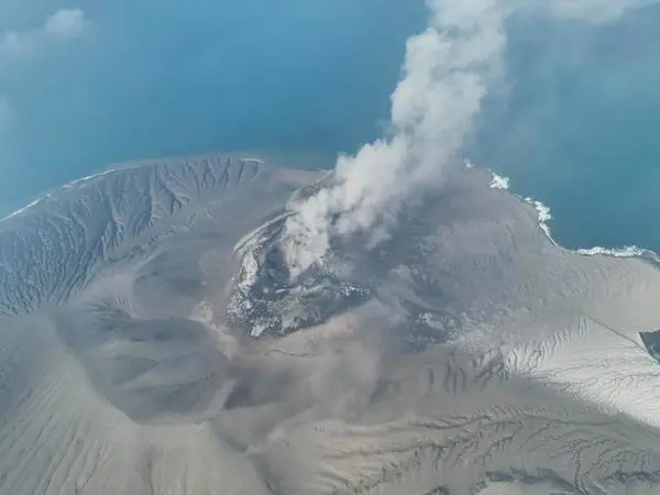 A erupção do Anak Krakatoa iniciou na última sexta-feira (4) e cessou à 0h04 deste domingo (6).