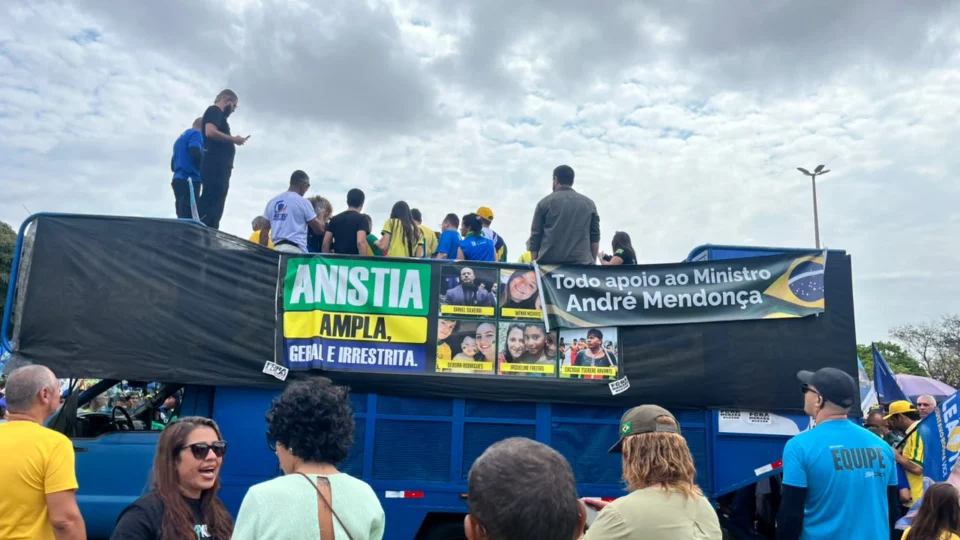 Ato promovido pelo PL na manhã desta segunda-feira (7), em Brasília, também tratou sobre os presos do 8 de janeiro.