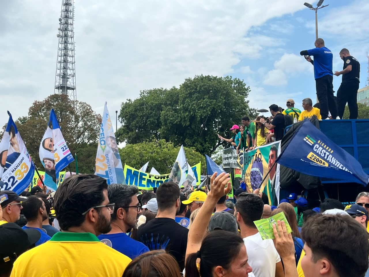 Manifestantes pressionam pelo impeachment de Moraes no 7 de Setembro de Brasília.