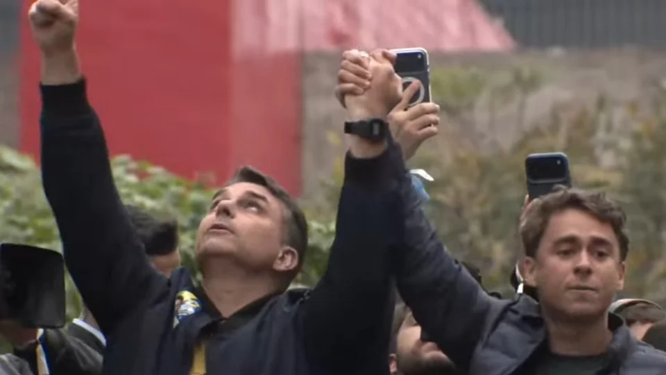 Nikolas Ferreira na Paulista: "Vim aqui pedir justiça pelos presos do dia 8 de janeiro".