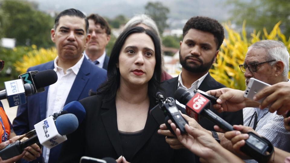 Democrata diz que partido pretende investigar filhos de Trump se controlar a Câmara dos EUA