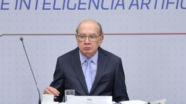 Decano pediu vista logo após convocação de sessão, duas horas e meia após liminar de Mendonça.