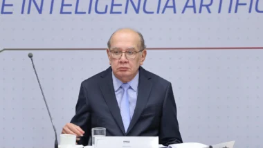 Decano pediu vista logo após convocação de sessão, duas horas e meia após liminar de Mendonça.