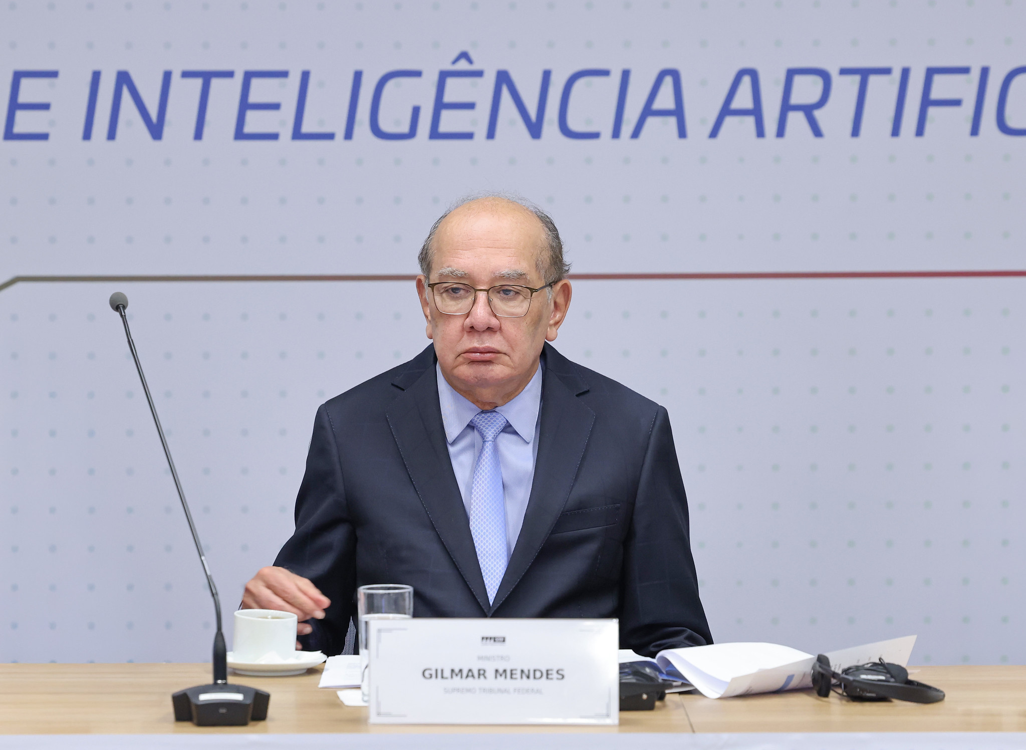 Decano pediu vista logo após convocação de sessão, duas horas e meia após liminar de Mendonça.