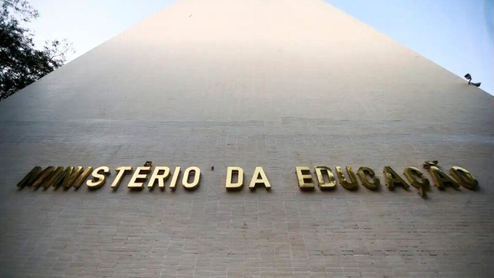 As 10 teses mais inusitadas premiadas pela Capes em 2026