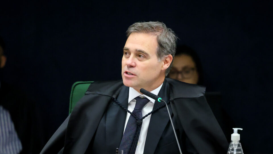 Mendonça cita precedentes de Moraes em decisão que o contraria
