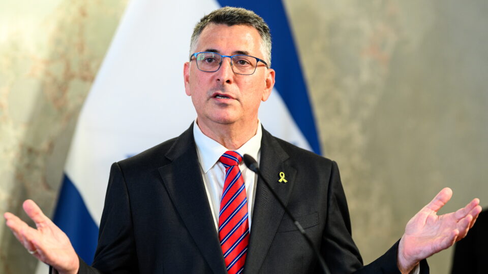 Israel fecha consulado britânico após Reino Unido sancionar produtos de assentamentos na Cisjordânia