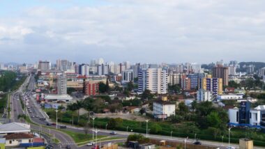 Cidade com mais moradores no estado, com 674 mil habitantes, Joinville é a 6ª cidade do ranking
