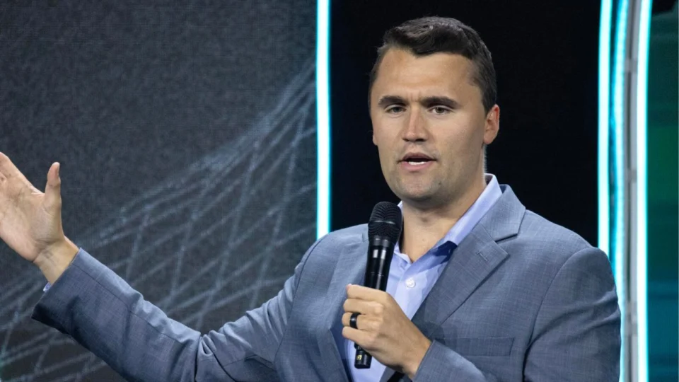 Charlie Kirk foi essencial para o apoio dos jovens a Donald Trump.
