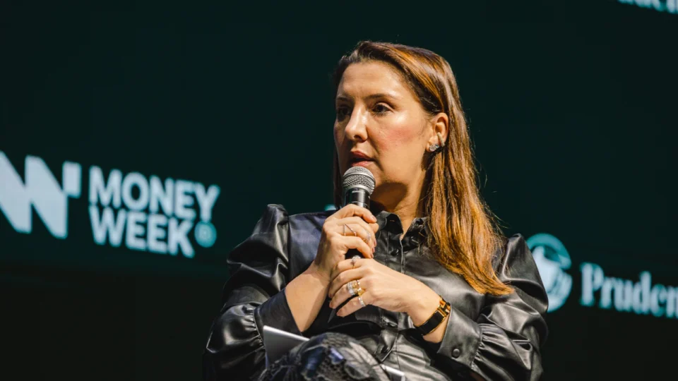 Daniella Marques é a coordenadora do plano econômico do candidato Flávio Bolsonaro (PL).