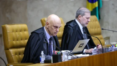 Seccional defende publicidade de investigação contra ministros e fim do inquérito das fake news.