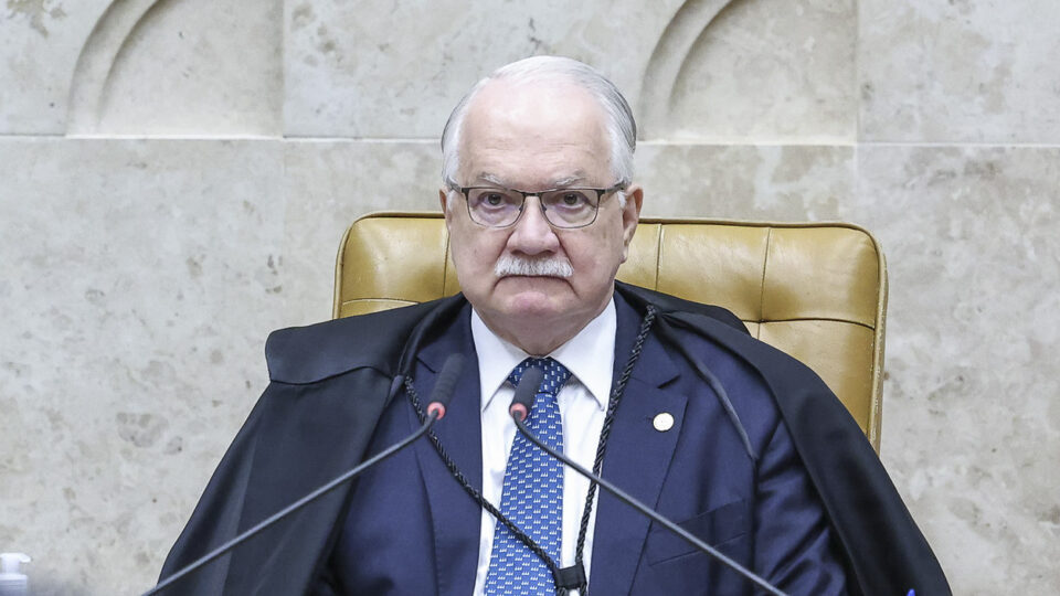 Fachin retira inquérito das fake news de Moraes e marca julgamento sobre suspeitas