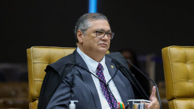 São cumpridos 49 mandados de busca e apreensão. Caso ocorre logo após Fachin intervir em guerra de liminares.