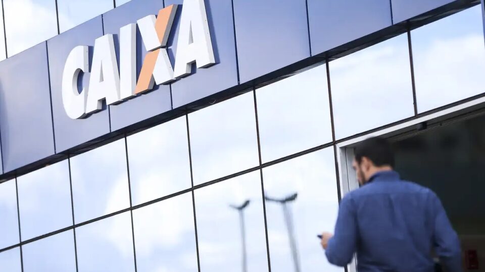 Servidores da Caixa e Banco do Brasil entram em greve por tempo indeterminado